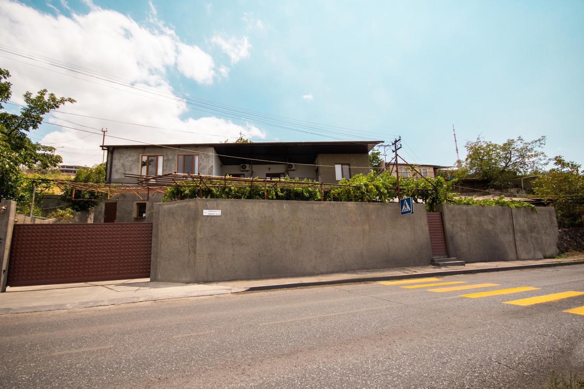 Hillside Guest House Γιερεβάν Εξωτερικό φωτογραφία
